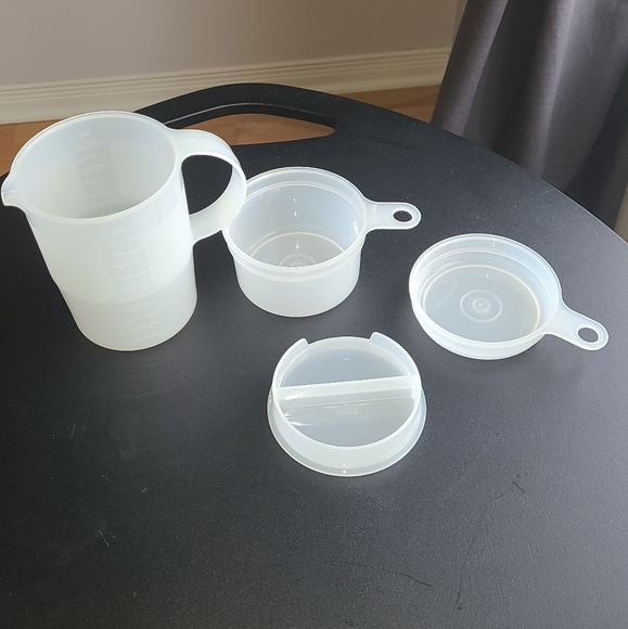 Tupperware metric measuring cup set - Picture 1 of 4